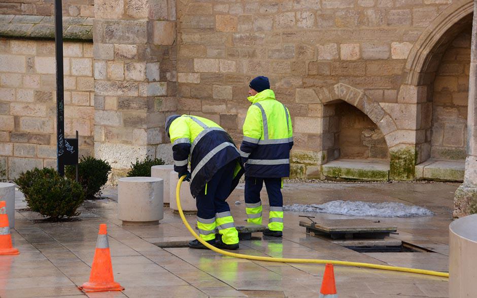 déboucher canalisations wc Louvres